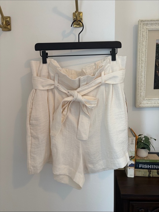 a new day Pants - High-Waist Paperbag Tie-Waist Shorts - Cream NWT
